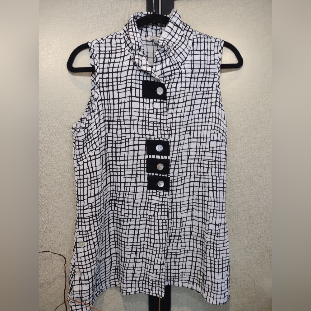 John Mark Artistic Print Black and White Shirt/Tunic Size Small